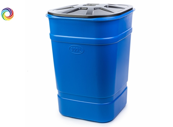 Бочка-бак 300л с крышкой (квадрат) (3)